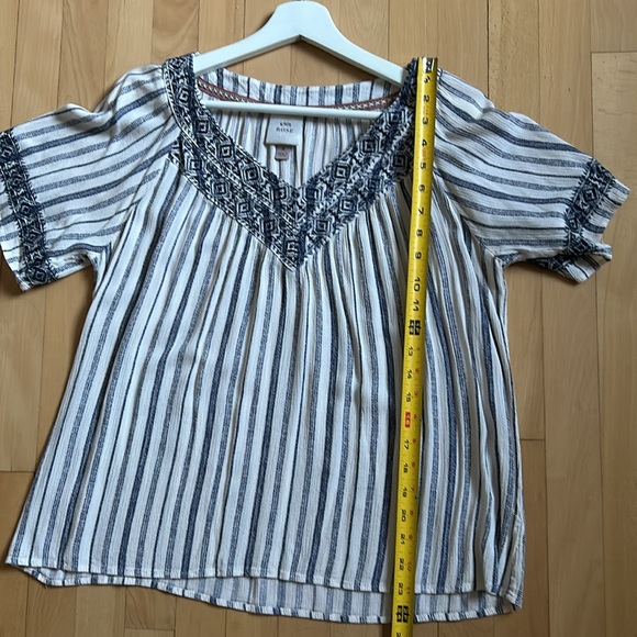 Knox Rose Embroidered Top - Picture 7 of 8